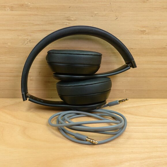 Beats Solo 4 Bluetooth Wireless On-Ear Headphones, with case - Picture 2 of 9